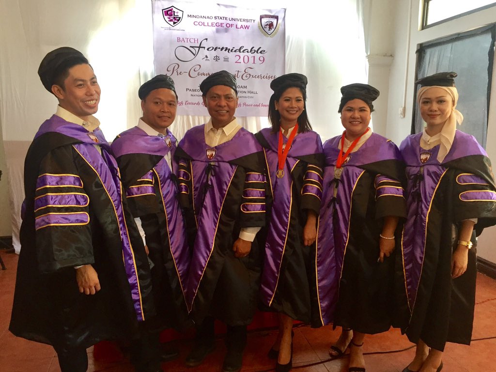 DaveGretel's tweet photo. Congrats! Una lang moh, guys. Kami nah pud sunod! See u sa barops.
#BatchFormidable2019
#PreCommencement
#CollegeOfLaw https://t.co/2a3cgRi9VN