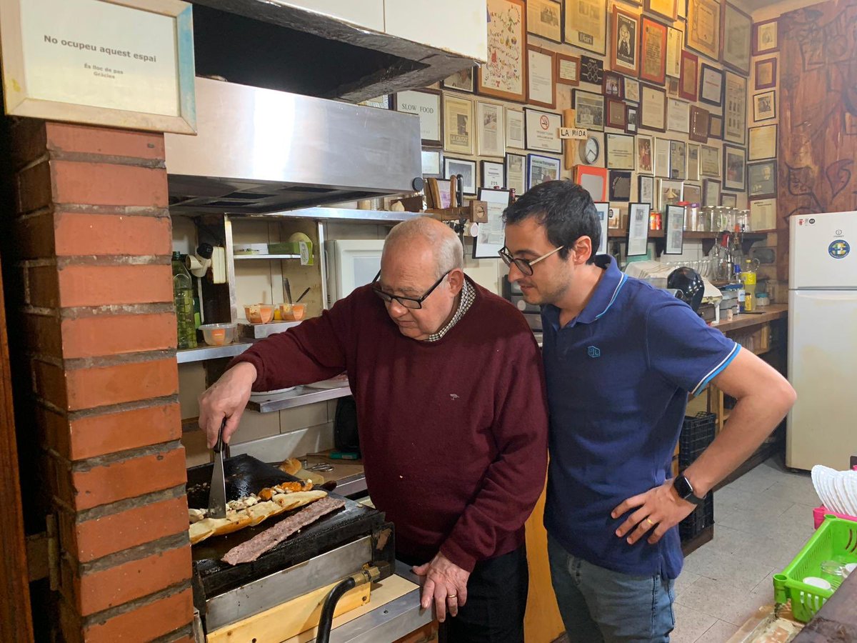 lluisgomes's tweet image. Foto amb en #BoadaPregoner dedicada als #tuitairesTarragonins 
Aquesta es la primera part del premi de la #PorraMunicipalsTGN19 
Moltes gràcies!! I #BonDia
#tarragona 

#slowfood @TgnTT @eduardboada