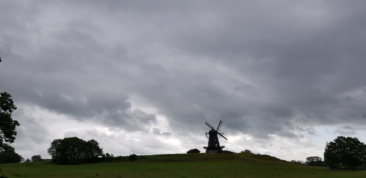 De wolken verdrijven, langszaam wordt het droog.
