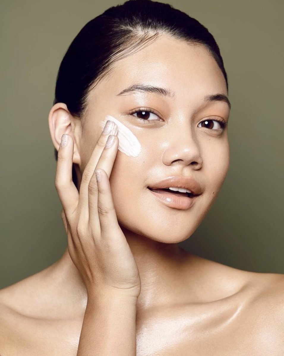CLOCLOORGANICS's tweet photo. Imagine a 100% organic skincare range that not only leaves your skin deeply nourished and hydrated, but helps it get the vitamins to help it daily. 🌿💚 #skinhealth #hormoneimbalance #happiness #destress #restore #skincare #organicskincare #organic 💚 #organic #beauty #makeup https://t.co/0jp2BzPIIh