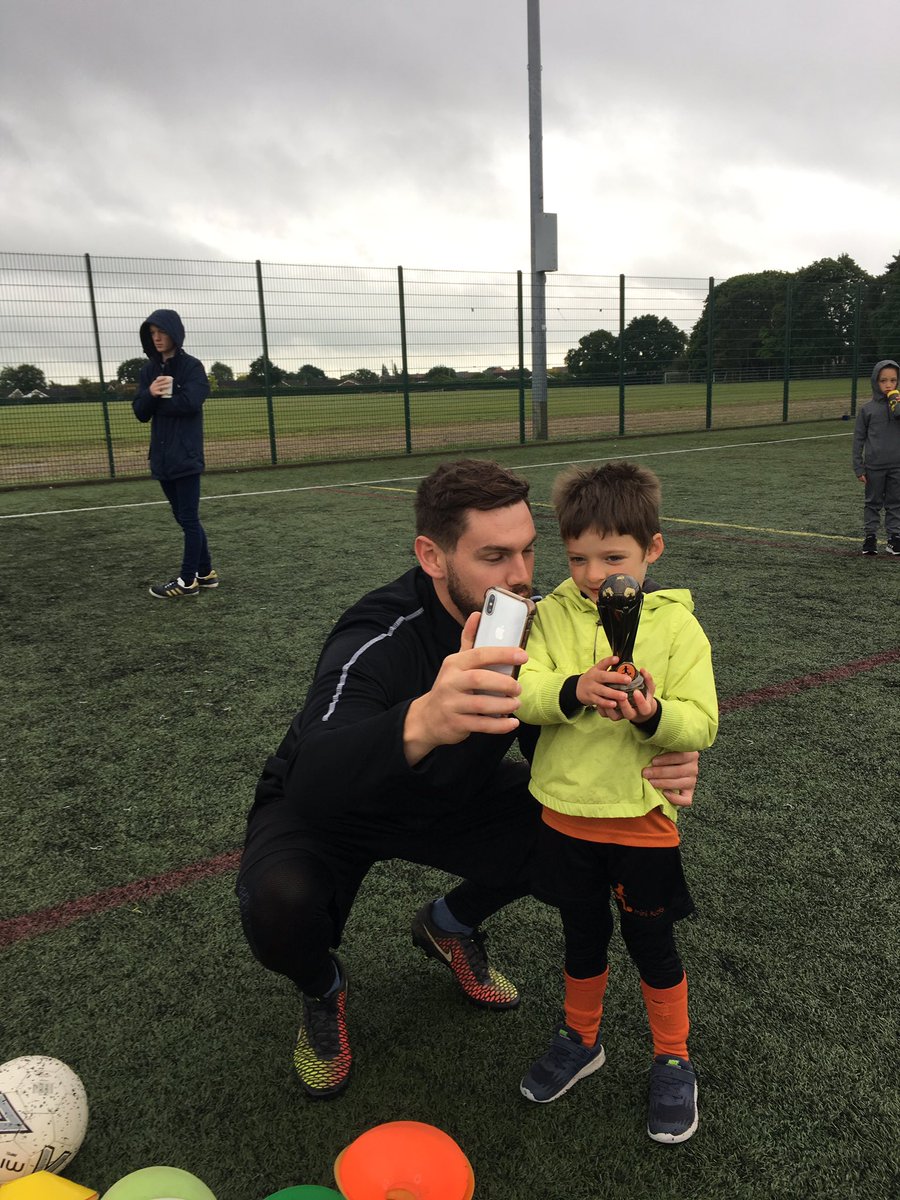 ironinlincoln's tweet photo. #trophyboy @MiniKicks_Lincs 👍⚽️⚽️ https://t.co/wBnJabuNDA