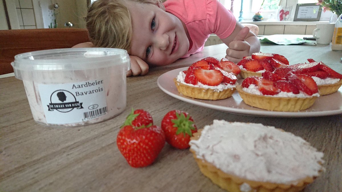 desmaakvanhier's tweet photo. Mmmmm lekker een gebakje met onze aardbei bavarois en verse aardbei
Kijk op https://t.co/ymJT1j6nKL voor verkoop punten https://t.co/GMfpHht3C9