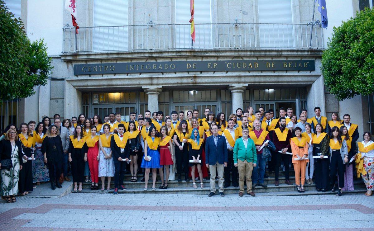 fpbejar's tweet photo. Acto de graduación en el CIFP " Ciudad de Bèjar" Promoción 2017- 2019 https://t.co/i37a5ajEhS