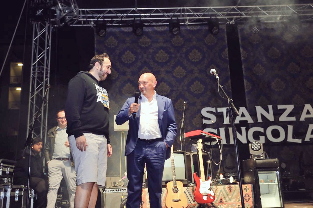 BccBasilicata's tweet photo. +4000 luci che si alzano al cielo e cantano, una Potenza di giovani per la festa della #musicasenzaetichetta nell'@UniBasilicata. Ecco l'energia positiva dei ragazzi lucani e meridionali che ci piace!!! https://t.co/wm8PFppBt2