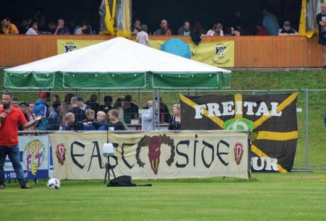 FreitalonTour's tweet photo. Wünschen Euch ein tolles Wochenende und schönes Pfingsten☺ #sgd1953 #ftlot #eastsidedresden #friendshipgoals #Schickmaneemail #ominösesschüttelschwein #eintrikotgehtrum #sokodynamo #helfen #pfingsten2019 https://t.co/j9wPRbvqX4
