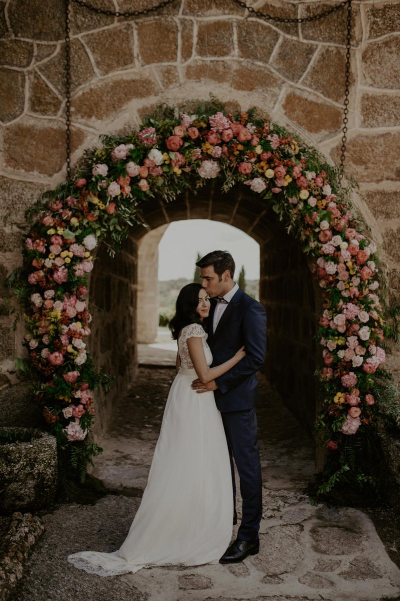 NOVIAS Select tweet media