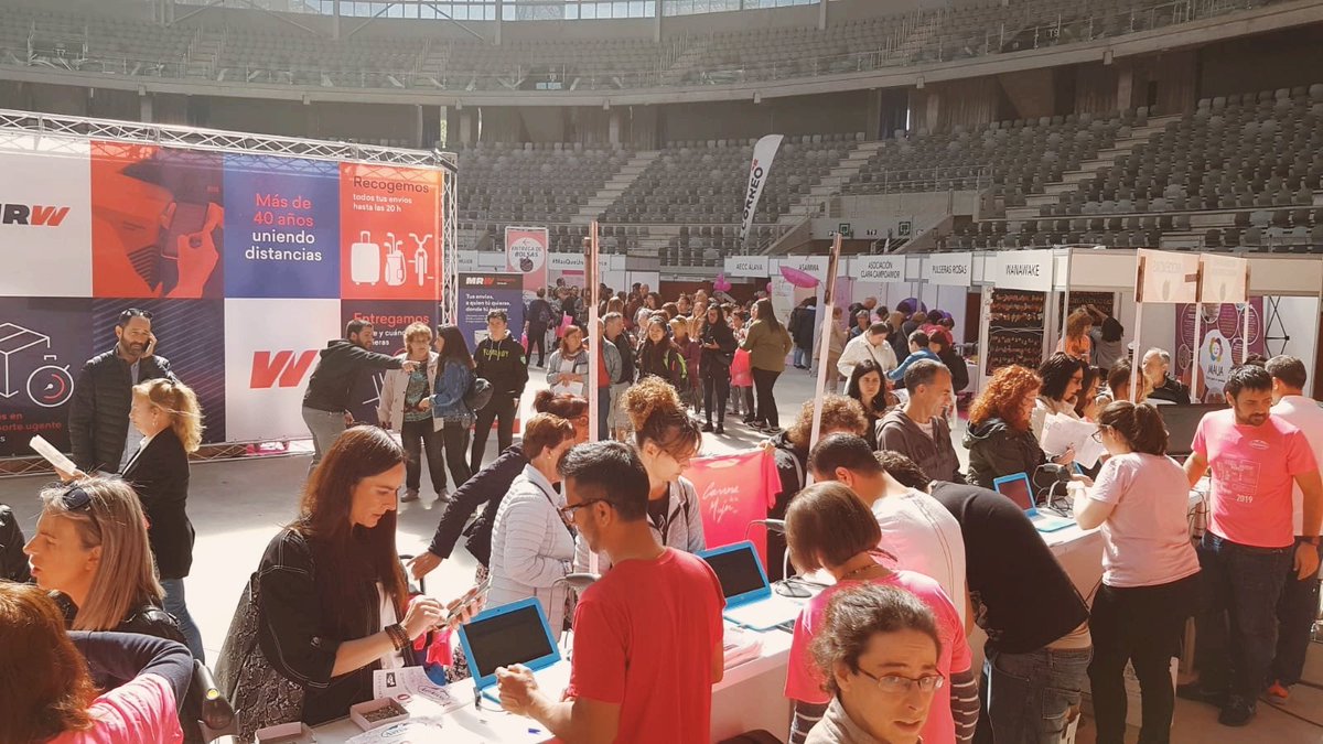 Entregando los últimos dorsales para la <a href="/CarreraMujer/">Carrera de la Mujer</a> de #Vitoria, ¡#marearosa allá vamos!
#hoygananlaschicas