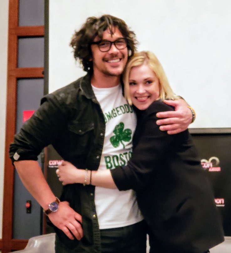 blkegrffn13's tweet photo. Bob &amp; Eliza, both Australian, met in an elevator when she was 16 and he was 21. They got cast as leads in an American tv show &amp; made a pact of always take care of each other. They became best friends. They became soulmates. They fell in love. Now, 14 years later, they’re married. https://t.co/ccg76YYE8t