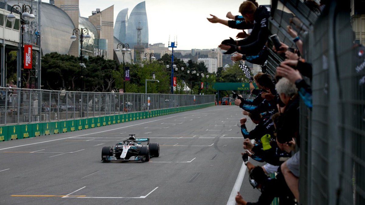 FitnessDoug's tweet image. Narrow roads, long straights, hard braking zones: Learn how our @MercedesAMGF1 Team handles the City Circuit of the Formula 1 race in Baku. More on the #DaimlerBlog: d.ai/f1baku_tw

#Formula1 #Baku #F1 #BradleyLord #MercedesAMGF1