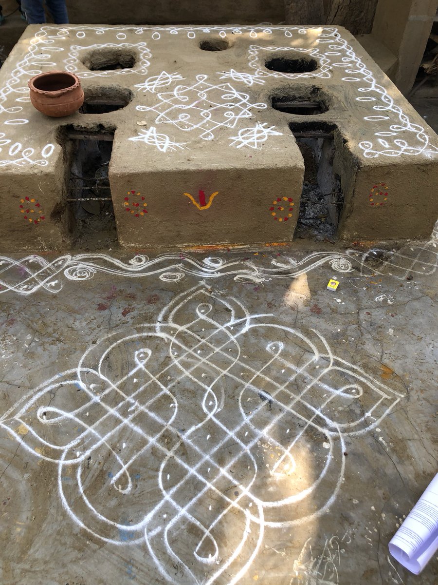 This absolute stunner of a choolah with beautiful Kolam all over it. This is in Anegundi, across the river from Hampi. Ignore my script at bottom right. :)