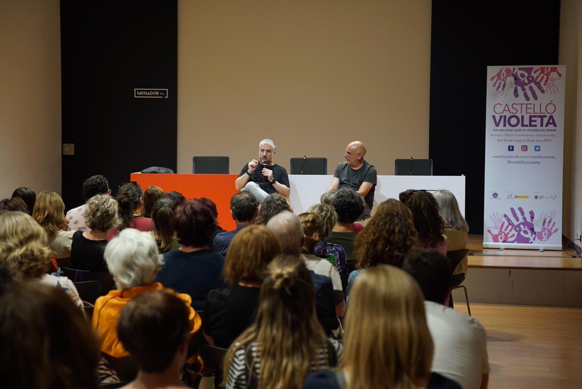 CastelloVioleta's tweet photo. Ayer lo volvimos a hacer, un salón lleno un viernes a las 19:30 para oir hablar de La Masculinidad Tarada #castellóvioleta  , por una ciudad sin violencia de género.Gracias a los ponentes por su sinceridad y a los asistentes por elegir este evento #feminismo #igualdad #Castelló https://t.co/Ufn4hy6AYr
