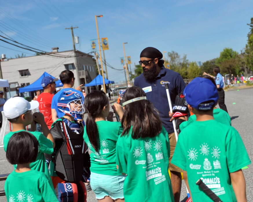 HastingsCPC's tweet photo. The #HastingsSunrise #Summer Kickoff is this SATURDAY! Check out this great #EastVan #Vancouver #community event! With street #hockey, games, pony rides, a petting zoo, BBQ, shows & much more, there's something for everyone! #EastVillageVan #SSK19 https://t.co/pFwTH4nKIH