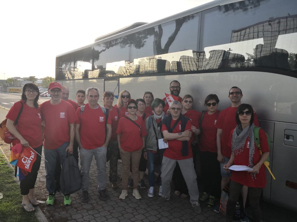 Le lavoratrici e i lavoratori della Funzione Pubblica Cgil Varese oggi in Piazza della Repubblica a Roma.
#CiSiamo
#8Giugno
#Roma