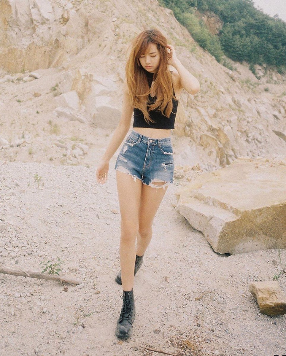 Блэк пинк лалиса. Lisa manoban фигура. Лиса блэк пинк фигура. Lisa blackpink 2021. Lisa blackpink 2022.