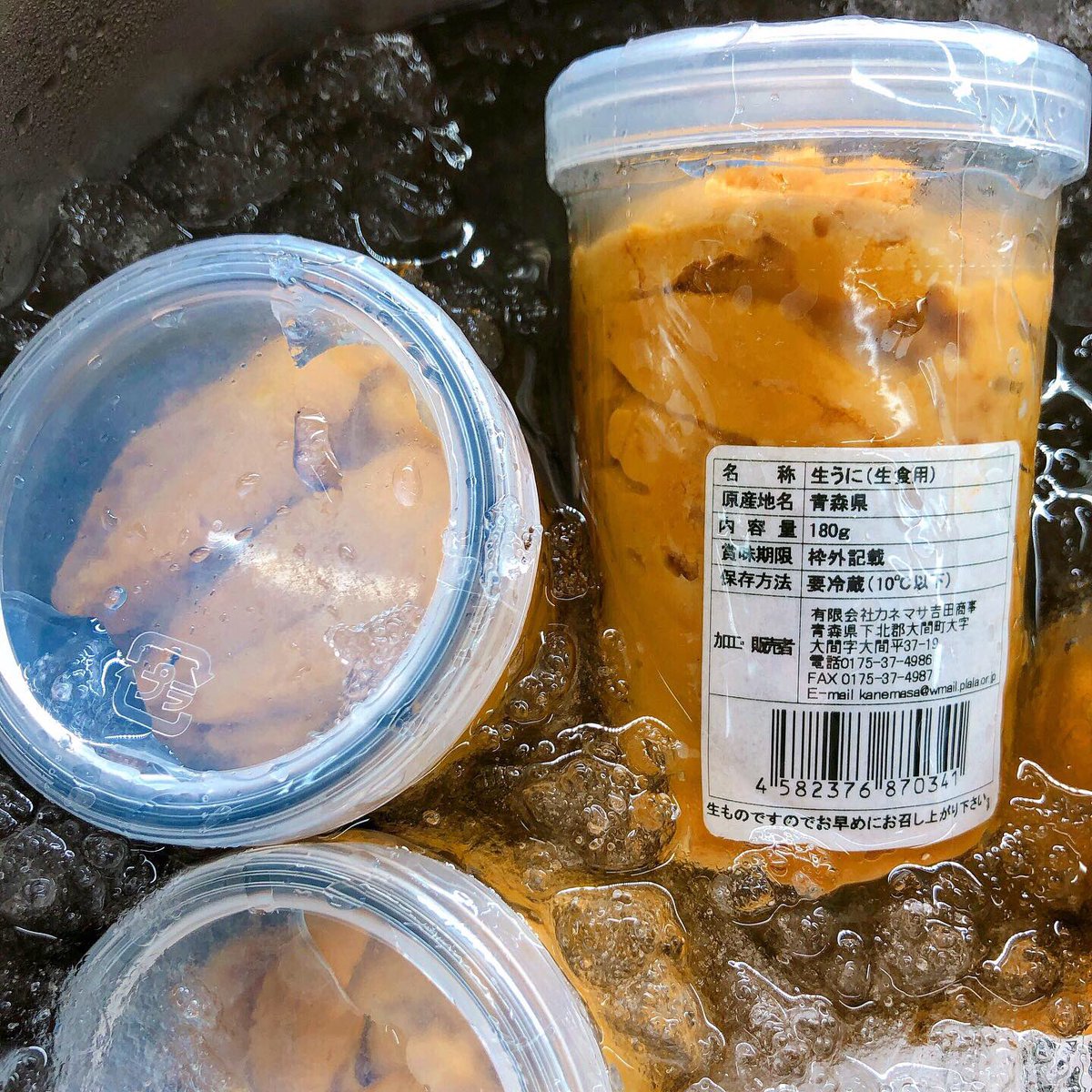 たかむら商店 本日は大間の生ウニが入荷しました 岩手のウニは牛乳瓶だけど大間はワンカップ 身が大きくて食べ応えありますよ 他にもイカげそ天が揚げたてです 大きいホッケもございます また 本日土曜日は店内ポイント3倍デー