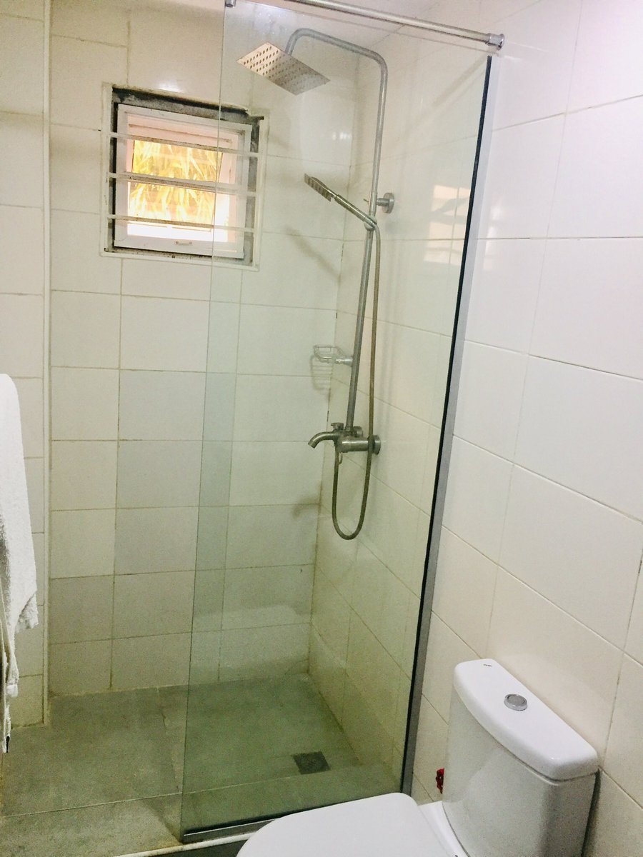 frankpedrohomes's tweet photo. Exquisite fully serviced 1 bedroom apartment is available for short and long lease at a discounted price @frankpedrohomes 

Features 
24hrs light 
Dstv 
WiFi 
Fully fitted kitchen cabinet 
Refrigerator
Washing machine 
AC
Round clock security 
Microwave

Send a dm for reservation https://t.co/QgSAGRqhs2