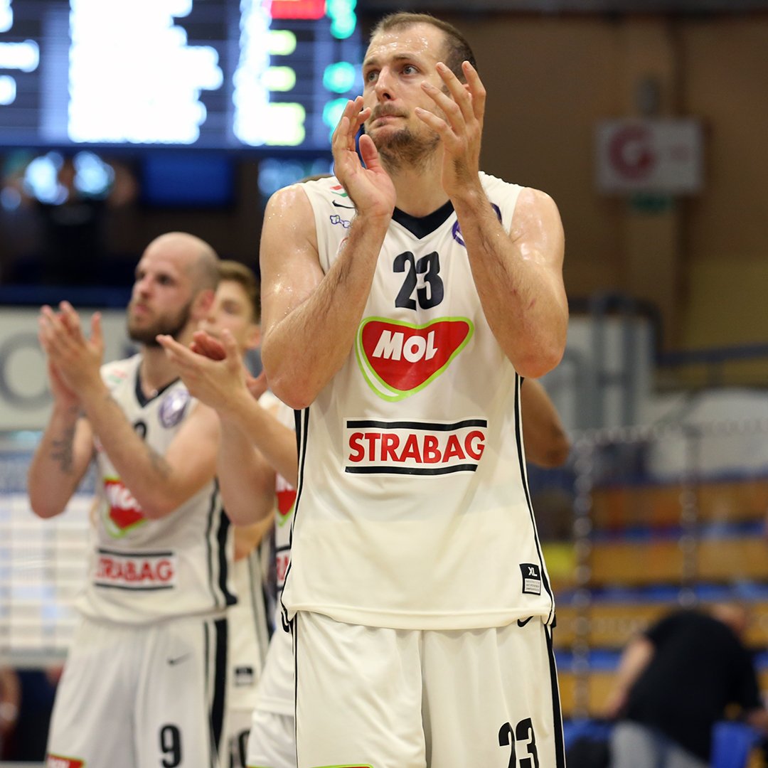 A harmadik helyért folytathatja az küzdelmeket a <a href="/SzolnokiOlaj/">Szolnoki Olaj KK</a> - Élete első felnőtt mérkőzésén extrán játszott és 18/6 pontot dobot a 18 esztendős Pallai Tamás 
#SzolnokiOlaj #PlayOff 
szolnokiolaj.hu/Hir.aspx?h=2877