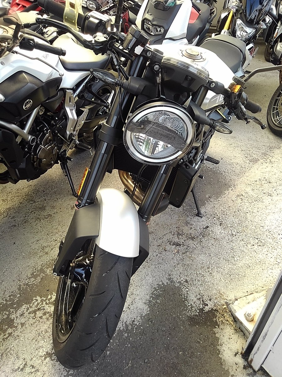 Ktmバイク押し 一輪車に挑戦 ヴィットピレン701 給油口の蓋にロックはありません ゞ この作りで日本製なら 何かしらのロックが付きそうです