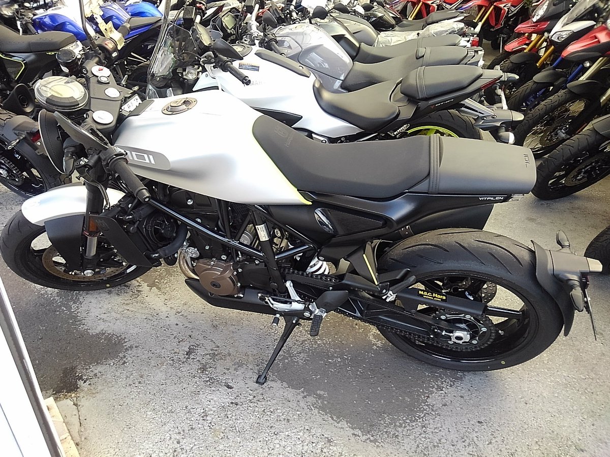 Ktmバイク押し 一輪車に挑戦 ヴィットピレン701 給油口の蓋にロックはありません ゞ この作りで日本製なら 何かしらのロックが付きそうです