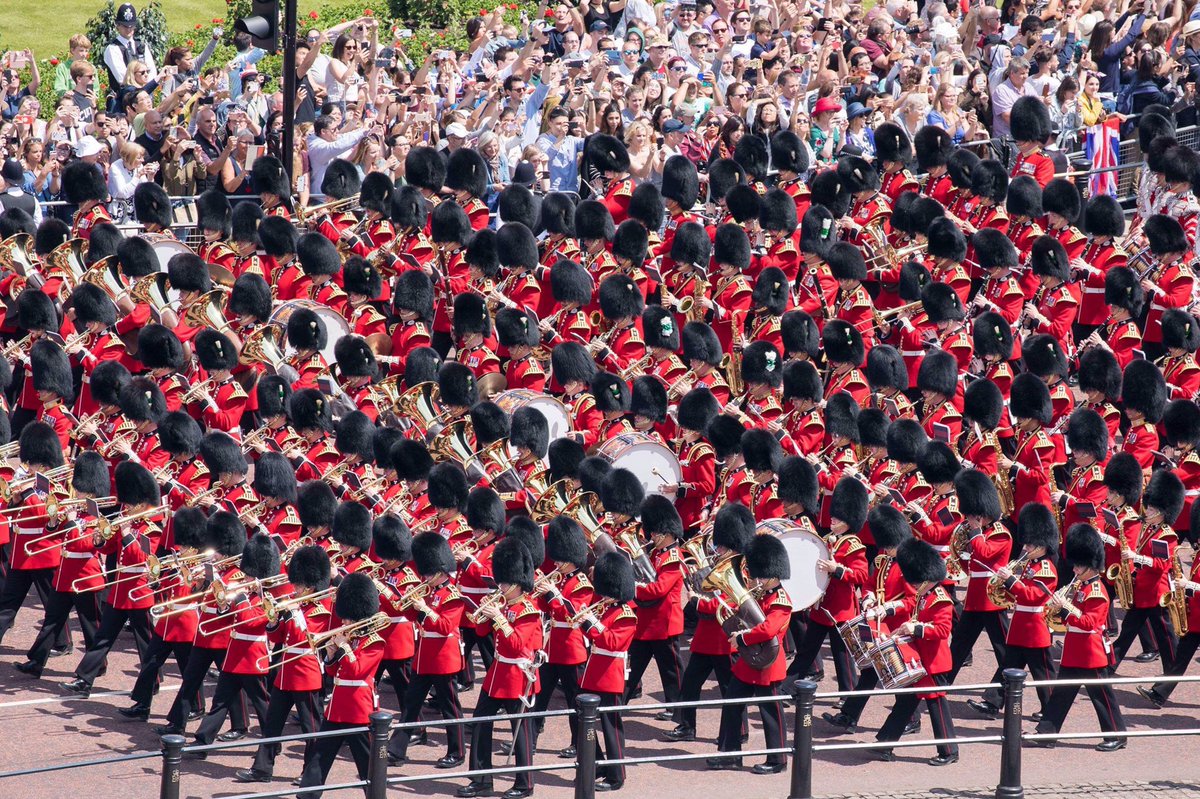 TWENTY TROMBONES ACROSS! After #TroopingTheColour today, see/hear the spectacle of the #MassedBands of the Foot Guards marching up The Mall to Buckingham Palace. 🎺💂🥁💂🎺💂🎺💂🥁💂🎺 @ColdstreamBand will be on the right flank as you look at us. #UKArmyMusic #HeritageIsGREAT 🇬🇧