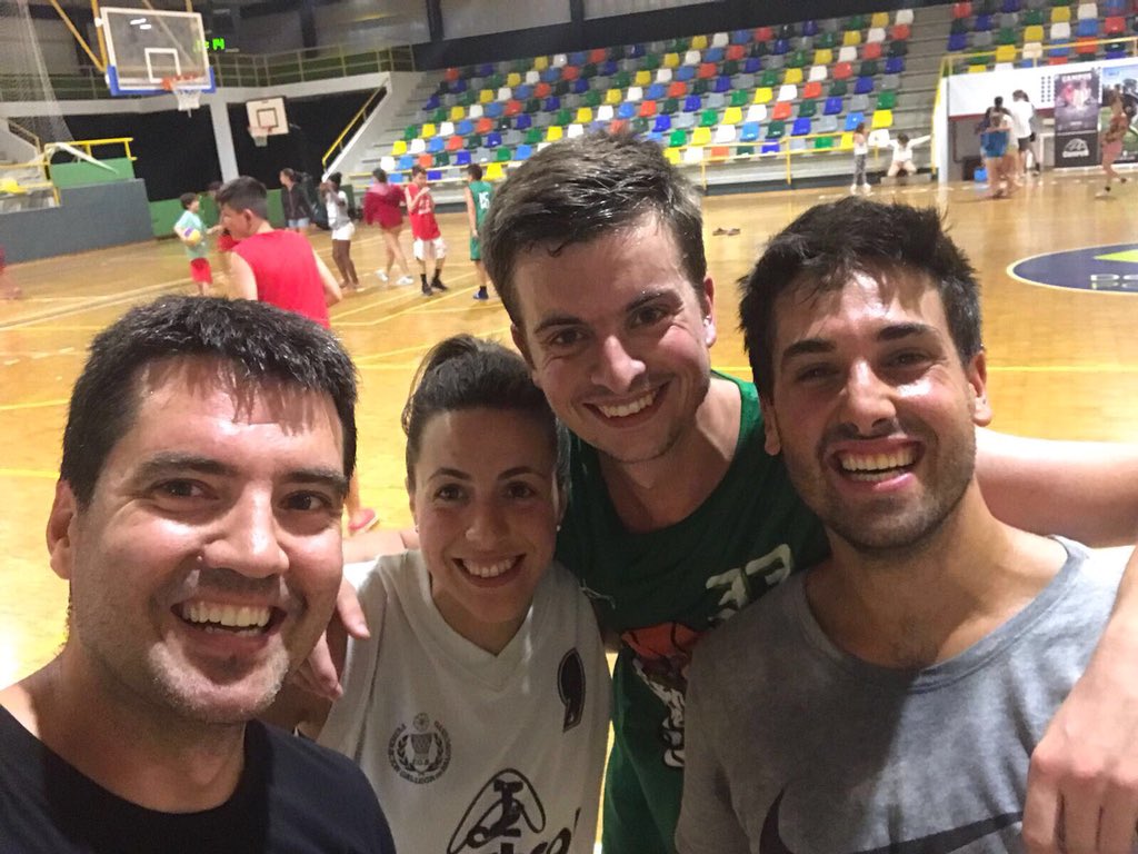 CampusPontvedra's tweet photo. Y hoy está de cumpleaños nuestra querida fisio @BeaFontan!!! Por muchos más Bea!! #SuperBea https://t.co/FXOgIzWGHY