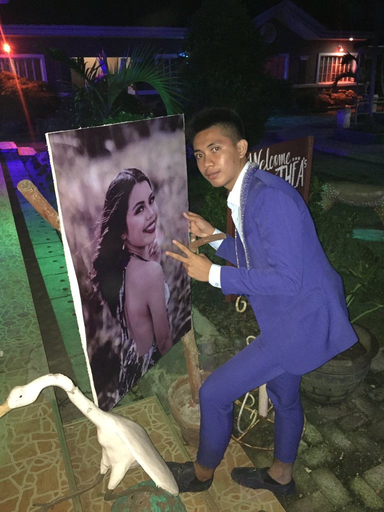 ylizabethth's tweet photo. many didn’t come yet you complete my night and i enjoyed the party bcoz of you 💛 https://t.co/sIC8nH1c8O