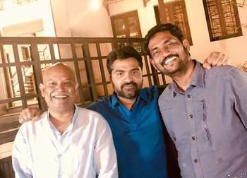 ilanchoorian2's tweet photo. #MAANAADU Updates
Shoot Starts frm June 25th In #Malasiya
@vp_offl @sureshkamatchi
@Vijayakumar1959 @subbu6panchu @BoopathyDeepan @johnmediamanagr
@STRhere
#STRinMaanaadu #VP9 #strvp #VHouseProductions
#MaanaaduShootStarts frm june 25th https://t.co/sEjemzUpKR