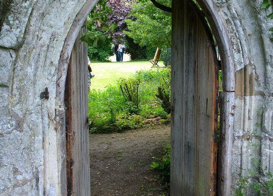 Let’s hope the weather improves for Hidden Gardens of Hadleigh today.
35 gardens opening to the public to raise funds for Friends of St Mary’s Church. 
Find out where they are and how to buy tickets here: 
hadleighgardens.co.uk/home/about.html