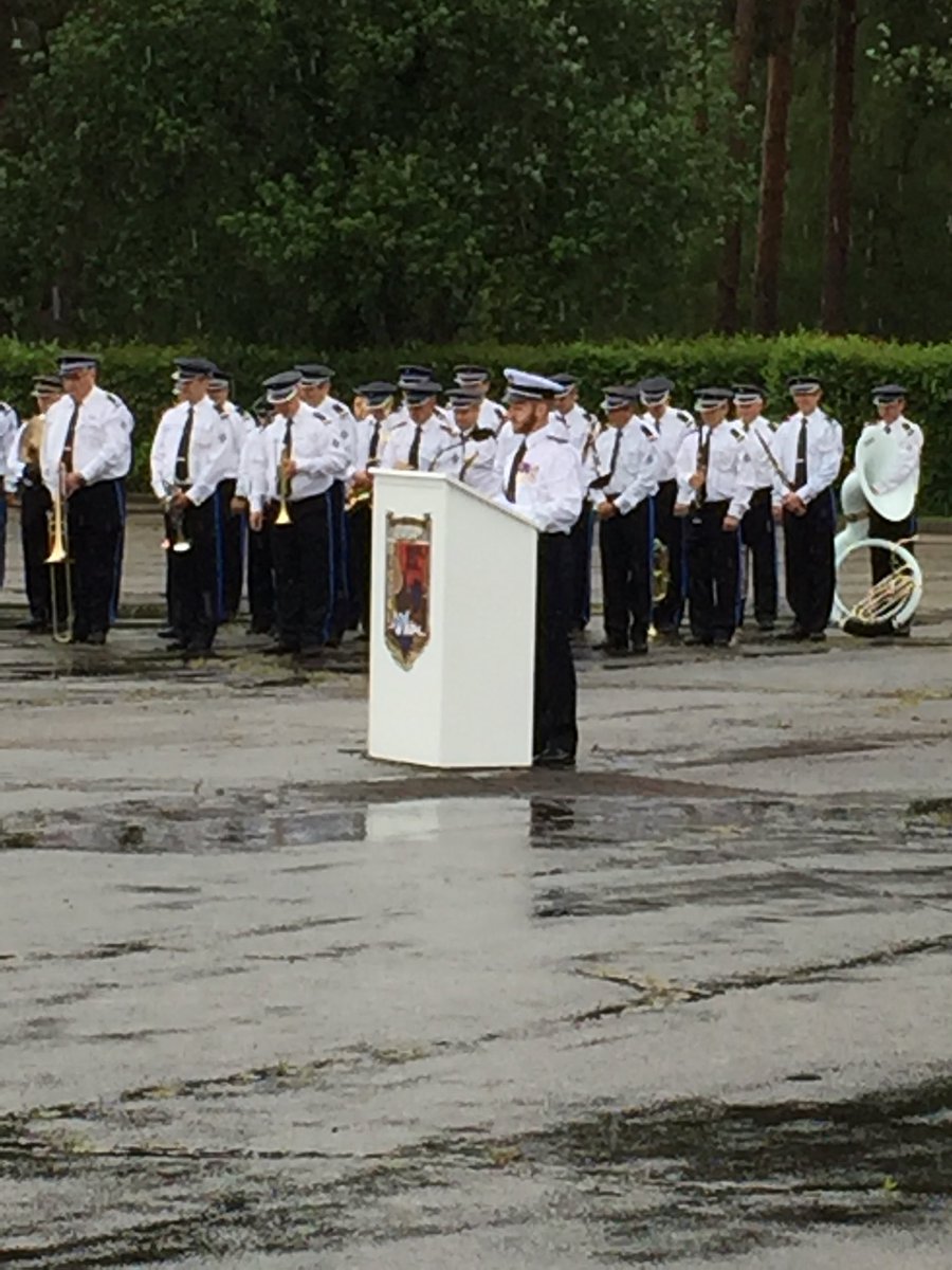 VFahrer's tweet photo. Ce n’était pas ces quelques gouttes de pluie qui allaient gâcher la cérémonie de sortie de la 249 eme promotion d’EGPX à OISSEL hier ! Le major national de la promotion faisait parti des effectifs ! Quel fierté pour l’#ENP Oissel !  Félicitations à tous ! L’histoire commence... https://t.co/UJ0pdoh8iu