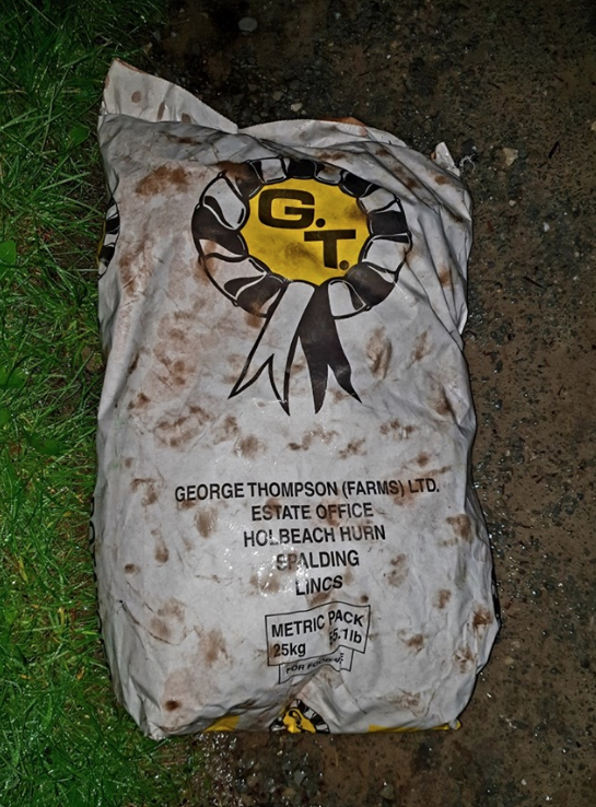 If anyone knows of a white luton style van with green curtain sides and a union jack above the cab please get in touch with us on 01978 751656 or call the police (reg xx63 FEH). Yes we have been broken into....🙁
facebook.com/Oneplanet-Adve…
But we got potatoes out of it 👍
Please RT.