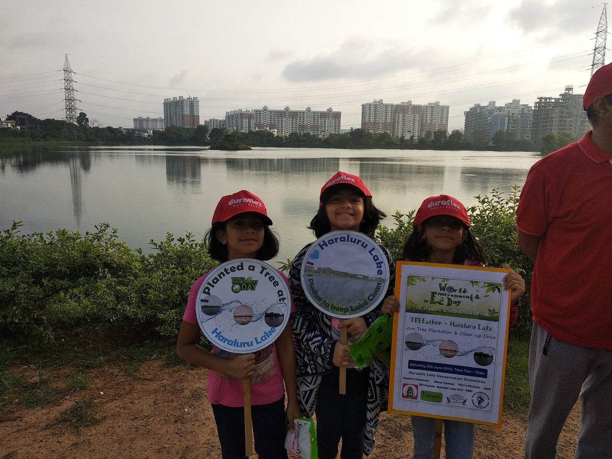 KavithaReddyKR's tweet photo. Amazing energy at Haraluru Lake #TREEathon #200Saplings n over 250 citizens participated at the event! Great work by HLCC!
Good support frm BBMP Lakes team, need help frm BWSSB & KSPCB for fix the Sewage flow issues!
#GreenerBengaluru #WorldEnvironmentDay #BeatAirPollution https://t.co/bND2UorxtN