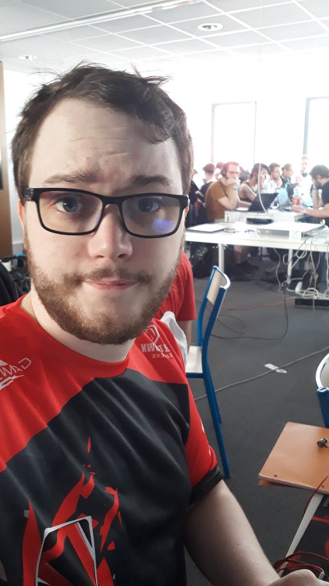 Bien rendu à <a href="/ArcaneumLyon/">Arcaneum</a>. J'espere que la lan va bien se passé niveau connexion.  
La round 1 commence directement !