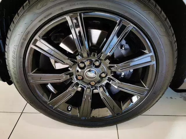 drivenrsa's tweet photo. 2019 Land Rover Range Rover Vogue SE
R 2,399,000
Stunning in charcoal with black
4.4 SDV8
Only 100kms
Contact 0810626741 https://t.co/CjfHAKdR67