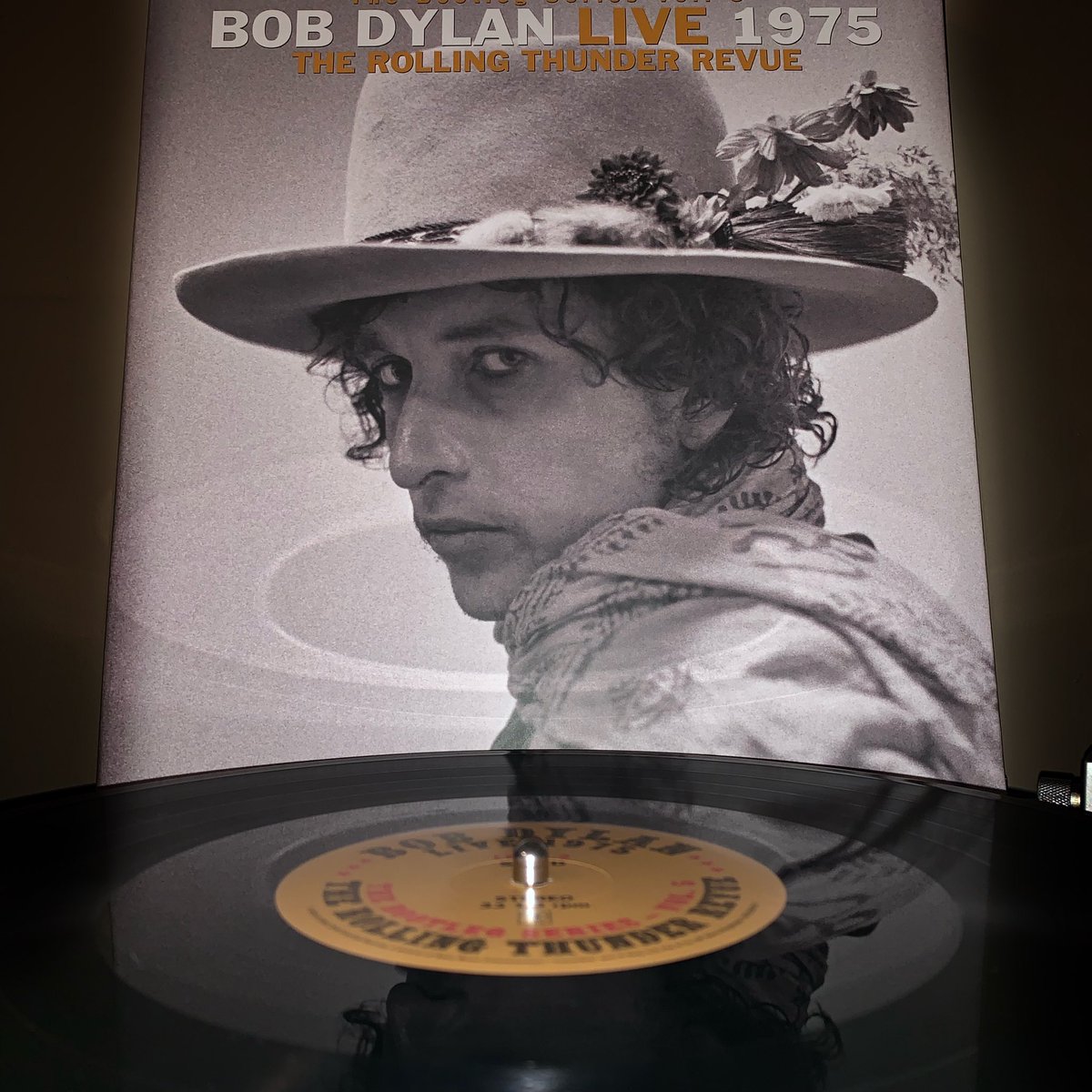 mikenero77's tweet photo. I can't possibly be more happy to have this album in my hands and spinning on the turntable!! @BobDylan
Bob Dylan - Live 75 - The Rolling Thunder Revue!
Dylan at his best! Nothing compares!
#Vinyl #BobDylan #MyLove #Live75 #TheRollingThunderRevue #PlayItFuckingLoud #ILikeMusic https://t.co/5xjhJOKaPN