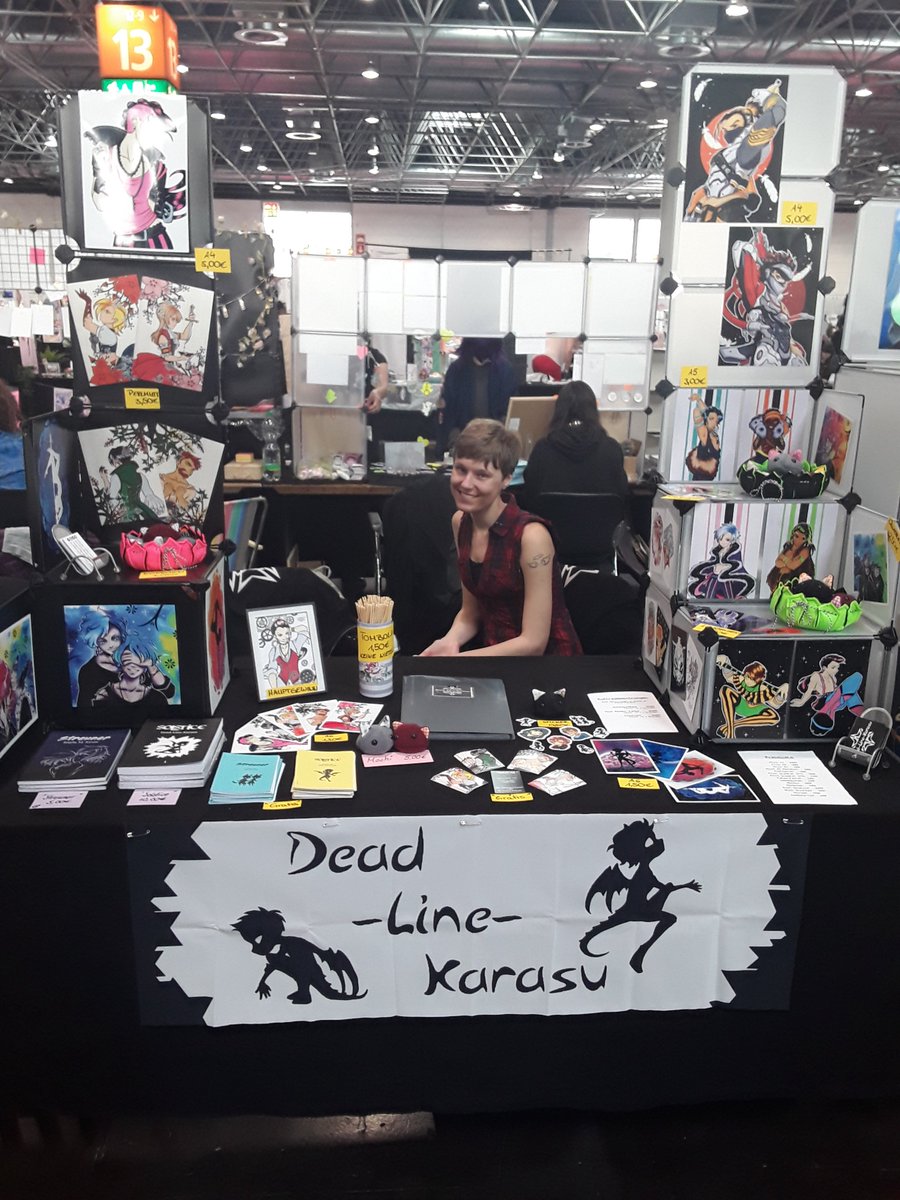 DeadLineKarasu's tweet photo. Der Stand steht. Hoffentlich sieht man sich ^^ @DoKomi https://t.co/Hidl8cuZU2