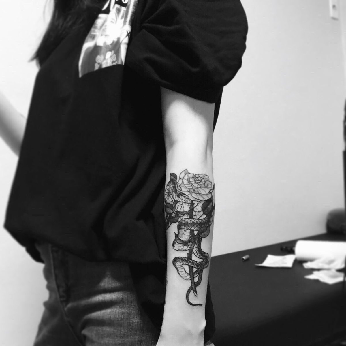 ✖️어린왕자 장미✖️ . . . #타투 #그림 #아트 #그림타투 #디자인 #일러스트 #블랙 #블랙타투 #tattoo #design  #greemtattoo #draw #blackink #ink #tattooart... – @greemtattoo on Tumblr, image size:1200x1200