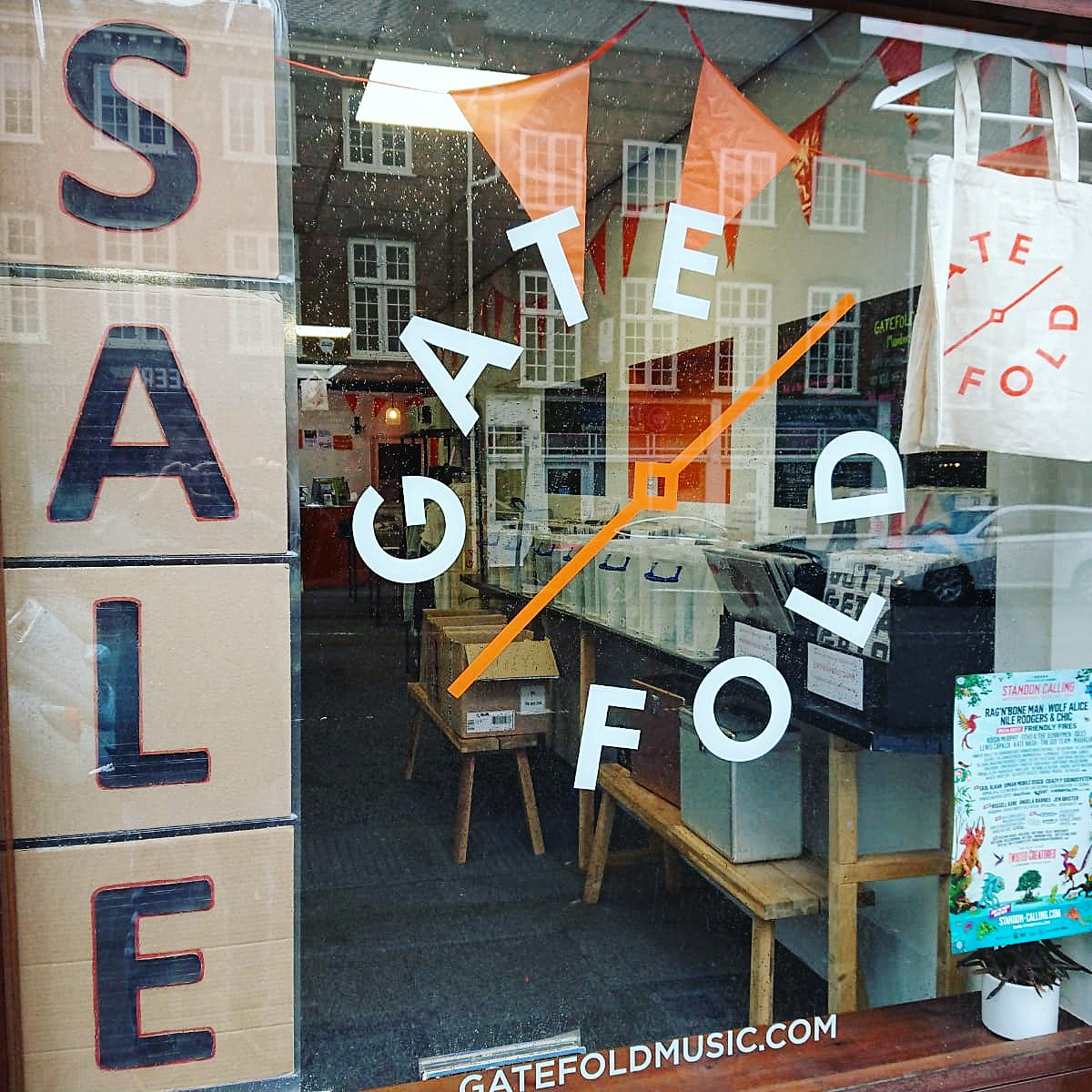 OK #Hitchin, here we go!
-
This is the last full weekend Gatefold Music will gracing Hermitage Road with its precence. We close the doors for the last time at 5pm next Saturday, so come and grab all the bargains this weekend!
-
We're here until 5pm today, and 11-4 tomorrow 😍