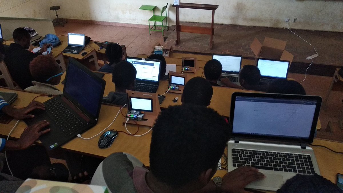 emashmagak's tweet photo. #AppsLabTechTour
#DroidConKE @AppsLab_KE @254androiddevs
We're at Jkuat. You can join us https://t.co/rz2clgocwZ