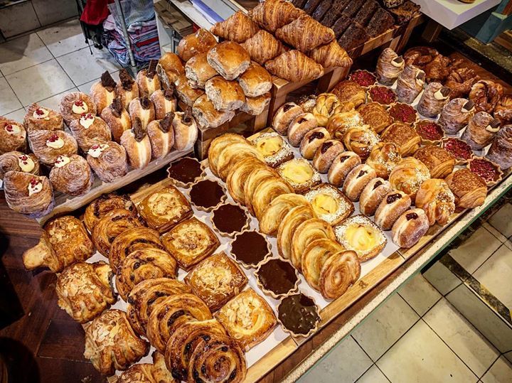 Counter full up for Saturday, all sorts of good stuff waiting for you. #liverpool #bakery #balticbakehouse #pastry #doughnuts #cruffin