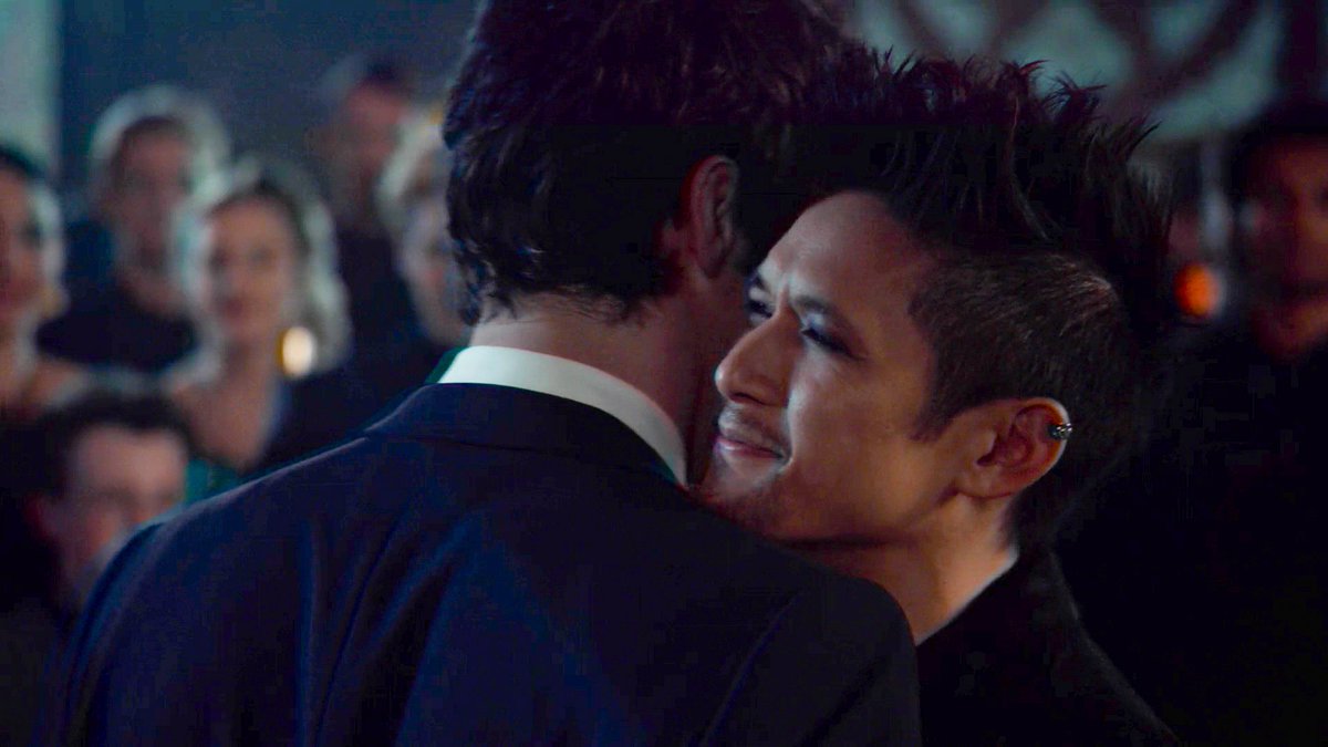 SimonaViola7's tweet photo. @MALECLOVE4 @monica1169 @Betoo_Shum_Jr @Ashl3ighCarey @safeshadows @SAspihesi @Malec_Love96 @DeniaMiriam @Gina31190450 @nini7845 @frisky_Dragon @DerekHaleArmy @lezore26 @eviemgalura @HOPEBUD My dear Nadia wish you too a wonderful day 🤗 Hug you tight angel 💋💞
#Shadowhunters #MalecForever https://t.co/xcrdCpZ567