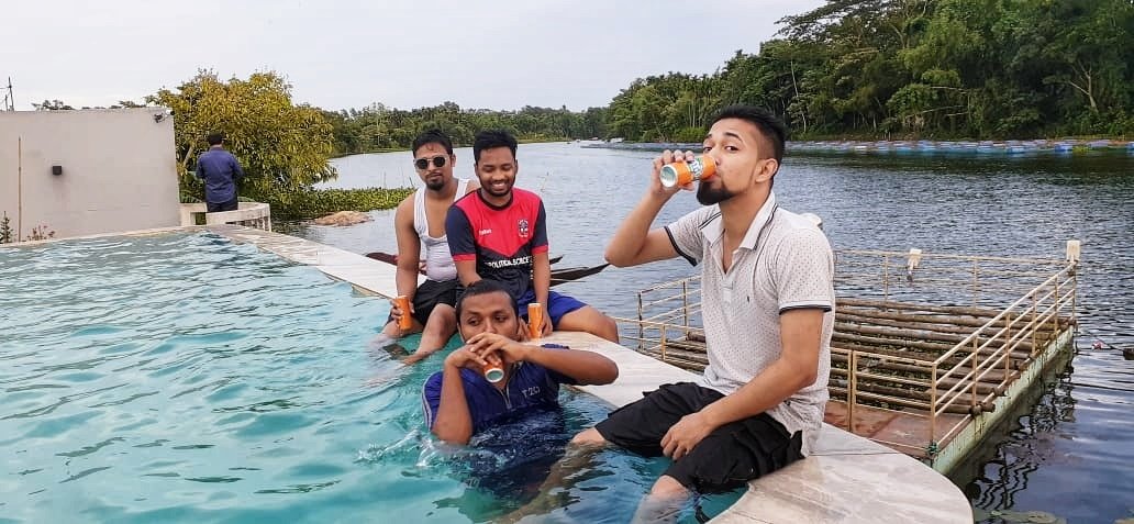 IamRihanRayhan's tweet photo. My #schoolmates ❤
we had spent the best moments of life together They are always in my heart ❤
The special advantage of schoolmates is We don't need any words for talk, our expressions are enough🤣
#thedaywasgood ✌
#friendsforlife ❤
#suddenplan
#EID_Hangout ✌ https://t.co/QBGb72hluO