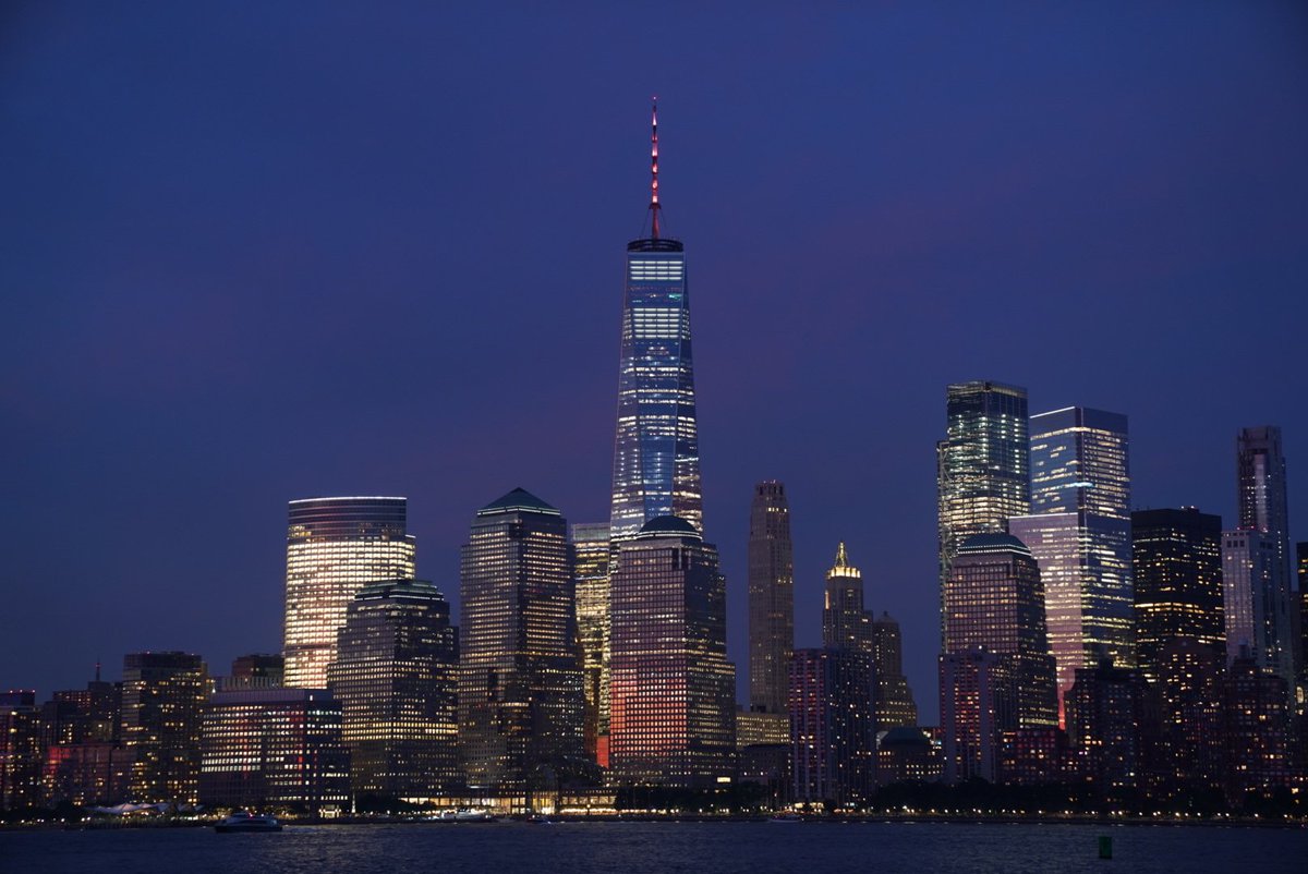 NYGovCuomo's tweet photo. Landmarks across the state were lit orange last night to mark
#NationalGunViolenceAwarenessDay.

NY already has some of the strongest gun laws in the nation — now Washington needs to follow suit and finally stop ignoring this crisis. 

Enough is enough. https://t.co/LvOZiIjP75
