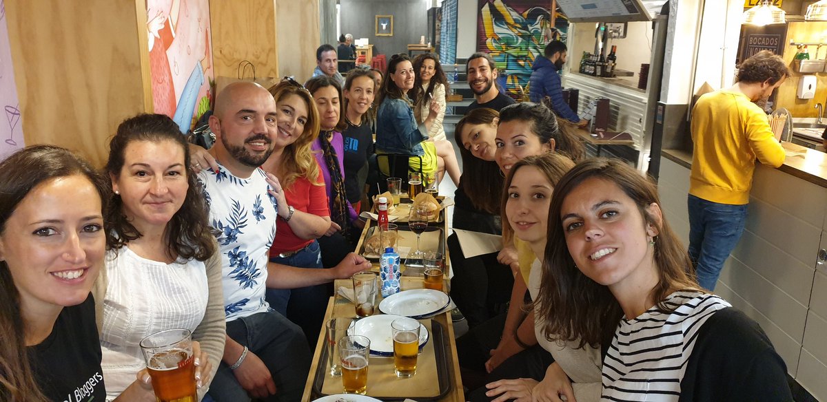 Petiscosgalegos's tweet photo. #Jornadasviajerasdegalicia momento comida en el #Mercadodelprogreso @progreso41 #Vigo @GaliciaTB @chapka_es @elliodeabi @alvientooo @trucosviajeros @LaurelyCanela @avistu @Viajerosconfeso @mirutaes @farodelajument @ViajandoelMapa @sara_horta @maruxainab @RocioTizon @AveiroMag https://t.co/T5hdCDIE7r