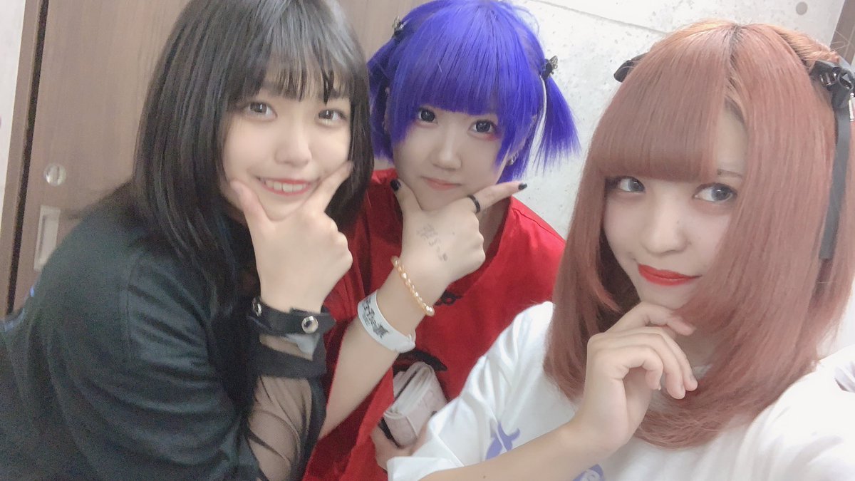 OJO_MAGMAZ's tweet photo. “mistFES 2019”1日目ありがとうございました.
パンメとまぼたんがライブ前に会いに来てくれた•̥ ̫ •̥
ほんと大好きかよ...
mistFESめちゃくちゃ楽しくて、本当に最高のフェスだなとなりてです!!
明日もあるのでEIMIEをぜひ見に来てください。 https://t.co/kzR1KlnBra