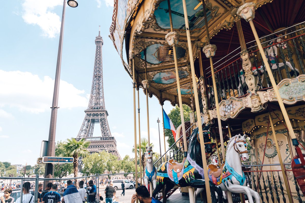 横田 裕市 写真家 A Twitter エッフェル塔とメリーゴーランド 妻はずっと可愛い恋人 In Paris 横田 裕市 写真家 A Twitter エッフェル塔とメリーゴーランド 妻はずっと可愛い恋人 In Paris