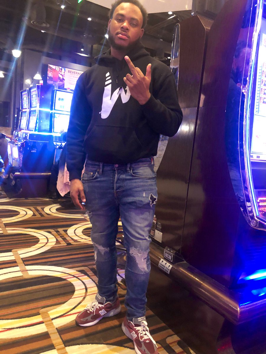 ymg_dev's tweet photo. A lion doesn’t have 2 prove that he’s a threat because U are already no what he is capable of dese niggas be lying #shitdeeperthanyouthink #LLRennie #freewop #freedayday #freenut https://t.co/AzvgOcvCse