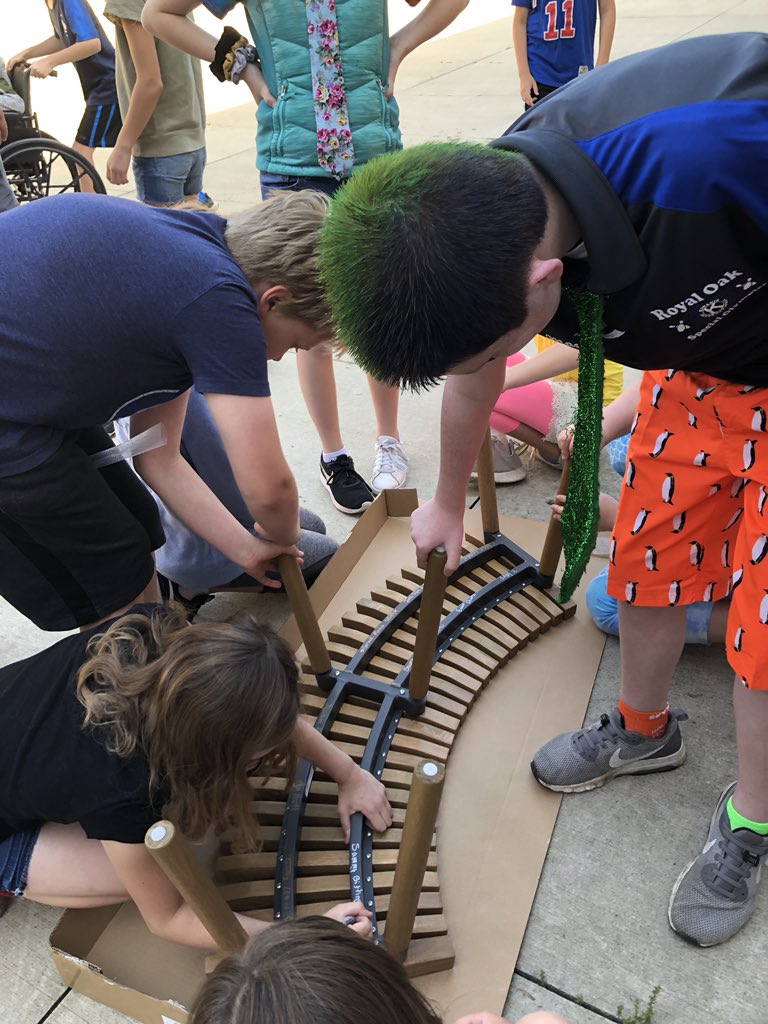 AnnieMeinberg's tweet photo. The #5thGradeExplorers legacy gift is an outdoor classroom for #AddamsLearners
Thank you to OSTC high school students for helping us! https://t.co/ZSlNlEdBMG