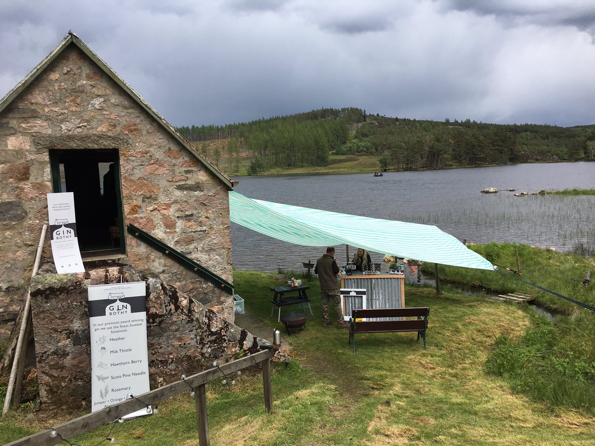 robinjbacon's tweet photo. @Soldierscharity #CateranYomp #yompcomp #ginbothy enjoying a wonderful chilli flavour g&amp;t at Auchintaple. Idyllic  and great for yompers at 30 mile point! https://t.co/biYm9DfJmR