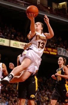 sullympls's tweet image. It’s @Lindsay_13 @GopherWBB @minnesotalynx jersey number retirement today and Joe Mauer @Twins jersey retirement next Saturday!!! Is this the greatest Minnesota sports week ever??!?! #homegrown #madeinMN #skiUmah〽️ #loslynx #mntwins