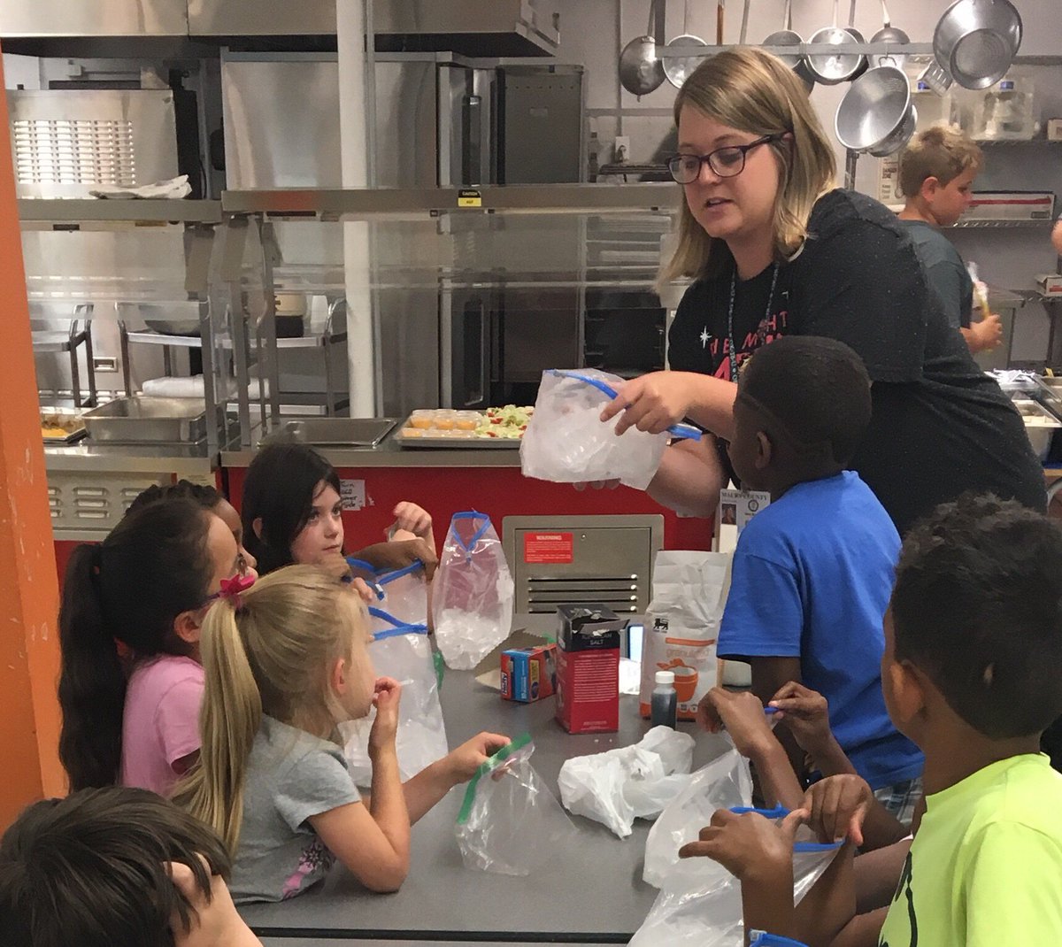 AmyBurn69616691's tweet photo. June2019 “Camp Read S’More” @ReavesEna @whitneykovach @DanaVick3 @BreckonDPennell #growmaury @mcdowell_elem After reading mentor text, wouldn’t you want to make🍦 ice cream step-by-step or design illustrations using a crayon melting machine with STEM teacher Mrs. Reaves? Thank u https://t.co/l2kRcCESxZ
